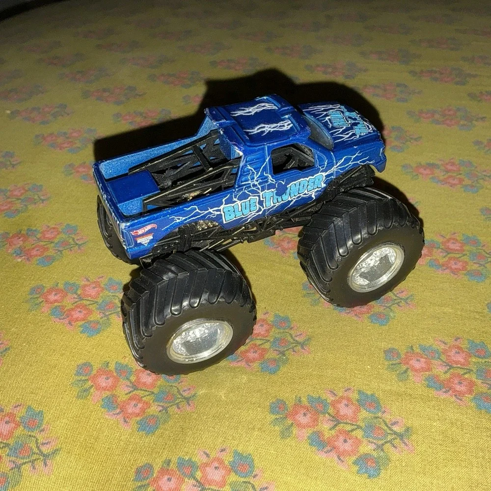 Hot Wheels Monster Jam Truck 1/64 Diecast Metal Base Blue Thunder